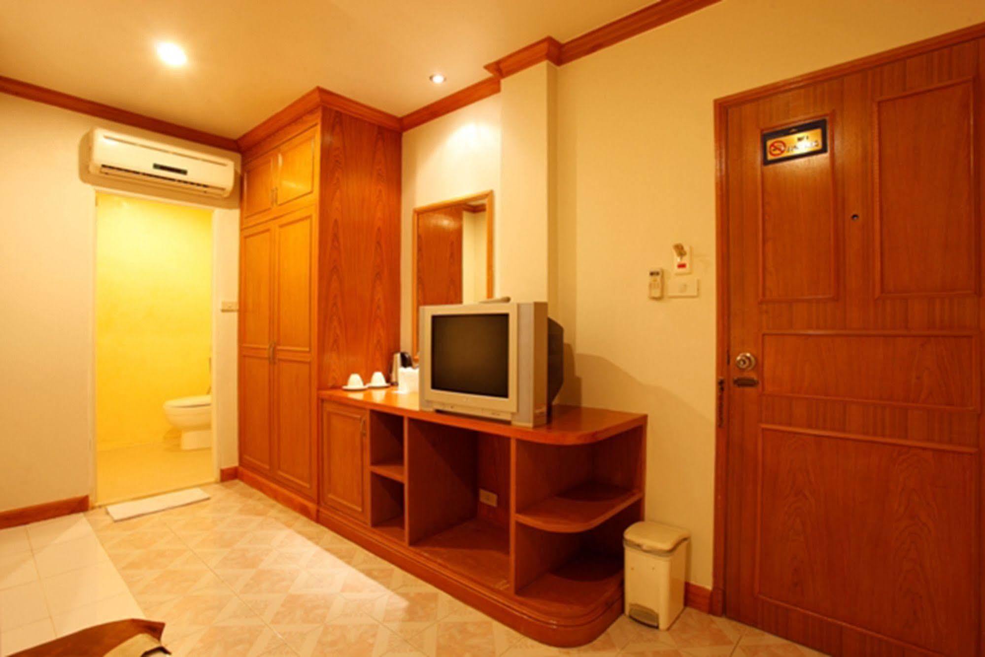 Casa Jip Guesthouse Patong Dış mekan fotoğraf