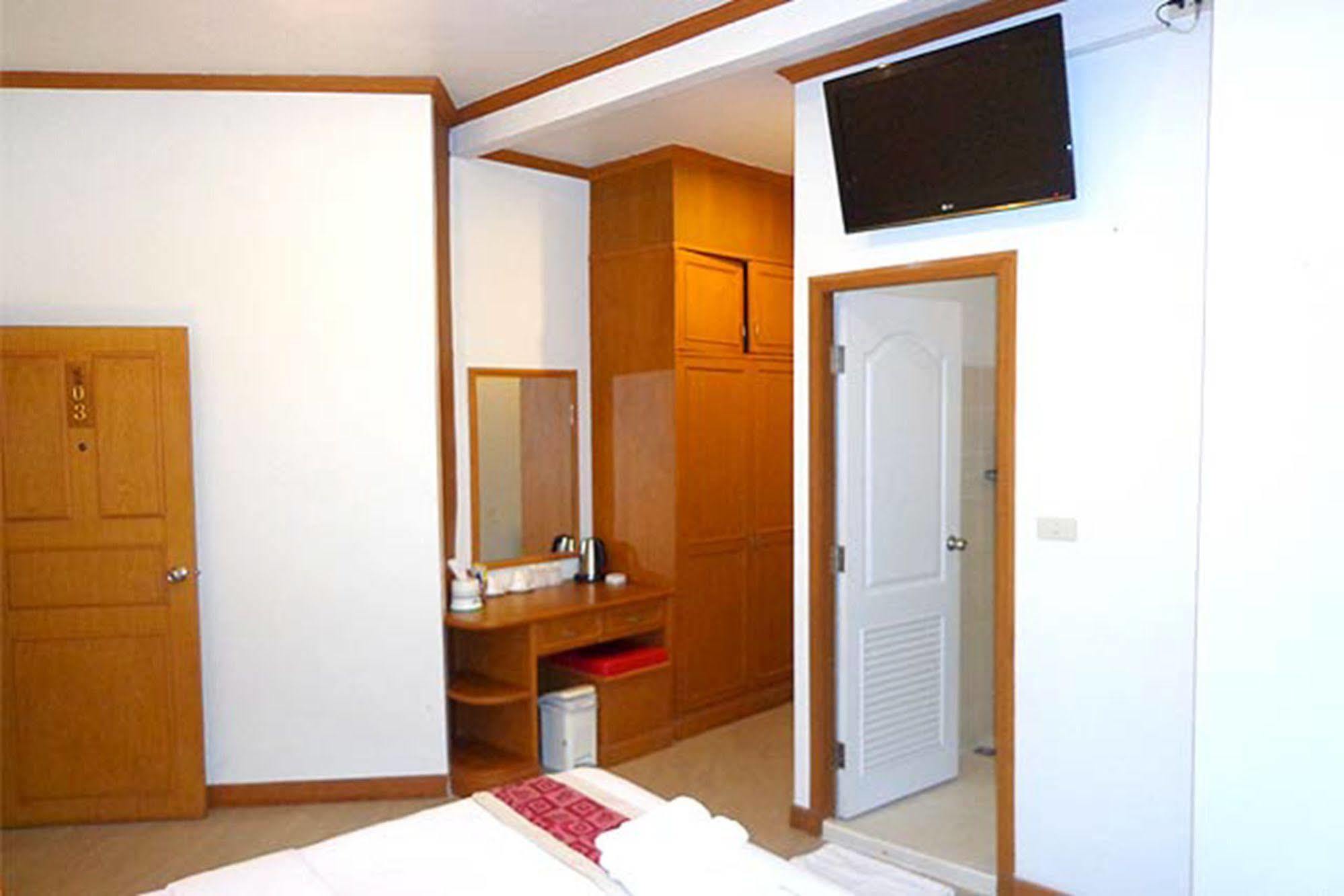 Casa Jip Guesthouse Patong Dış mekan fotoğraf