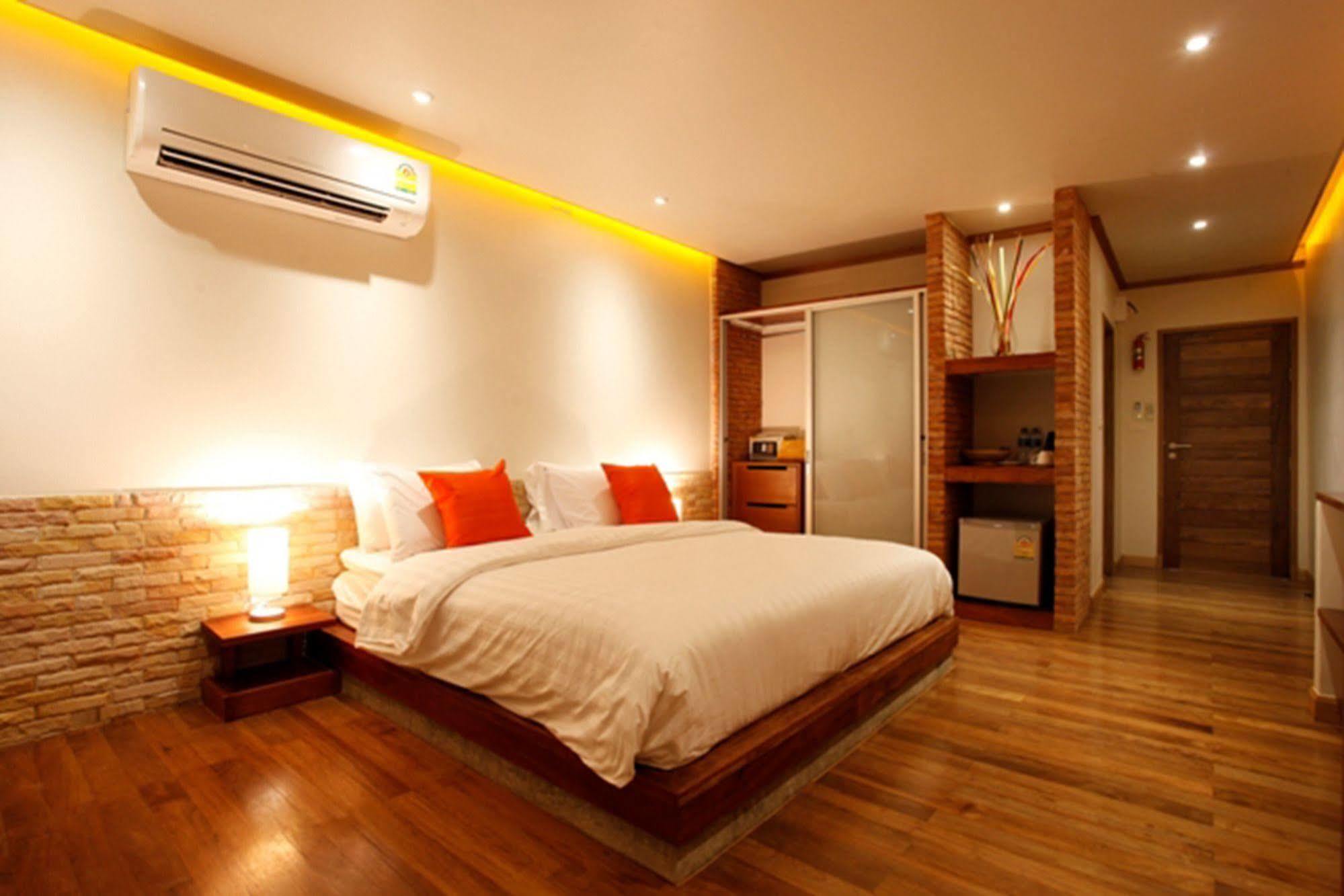 Casa Jip Guesthouse Patong Dış mekan fotoğraf